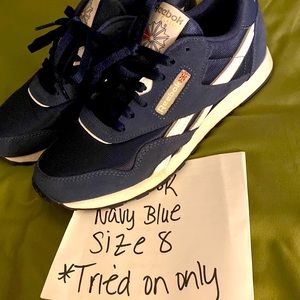Reebok size 8 navy blue only tried on vintage